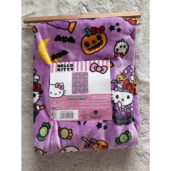Hello Kitty Halloween Witchy Kitty 50 x 70" Purple Throw Blanket Ghost Bats NEW - Picture 5 of 13